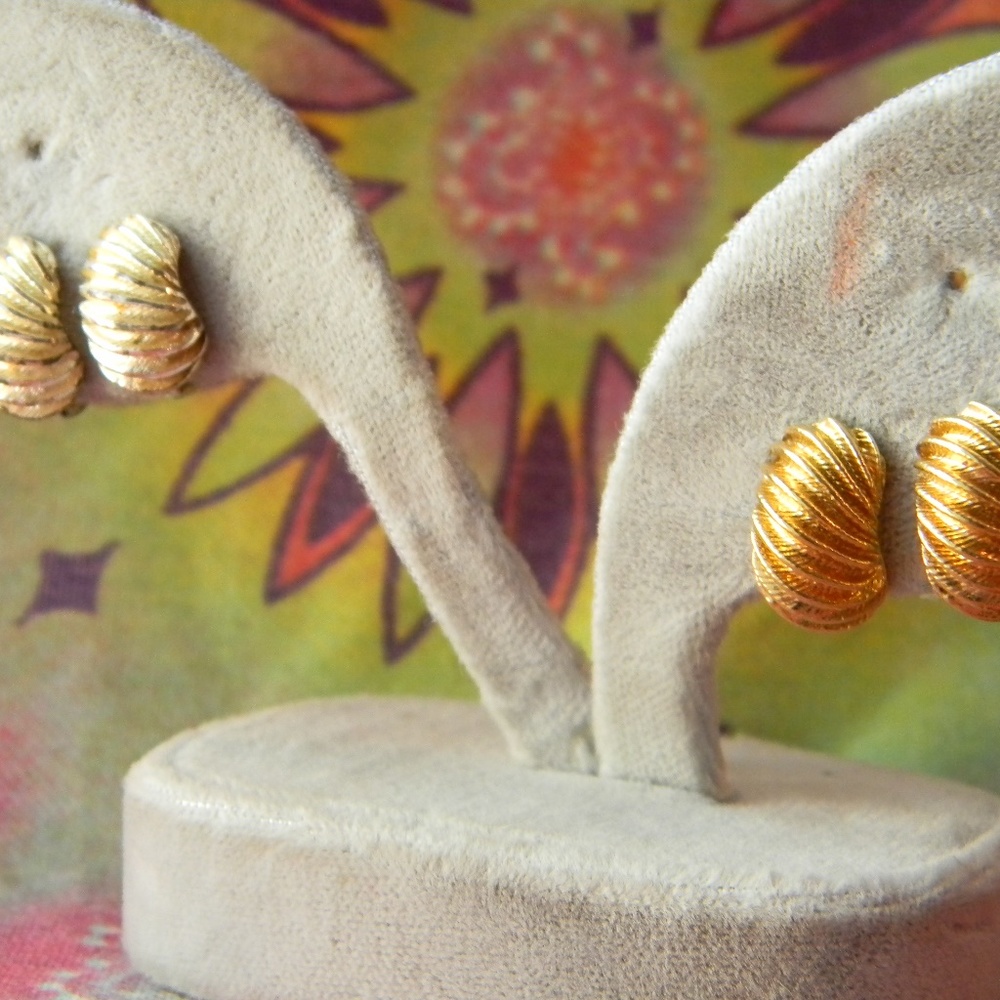 Faux Sliver & Gold Shell Earring Bundle - Picture 2 of 8